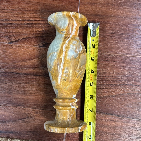 Vintage Carved Marbled
Onyx Stone Flower Vase - Picture 9 of 16
